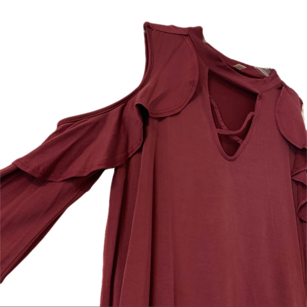Maroon Cold-shoulder Top